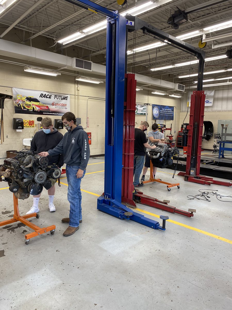 HCC_AST's tweet photo. Finally back to doing Auto Service things!!! We are finishing up some unleft projects from last year when the governor closed the schools. #heardabouthinds https://t.co/BlbhSqOm7j