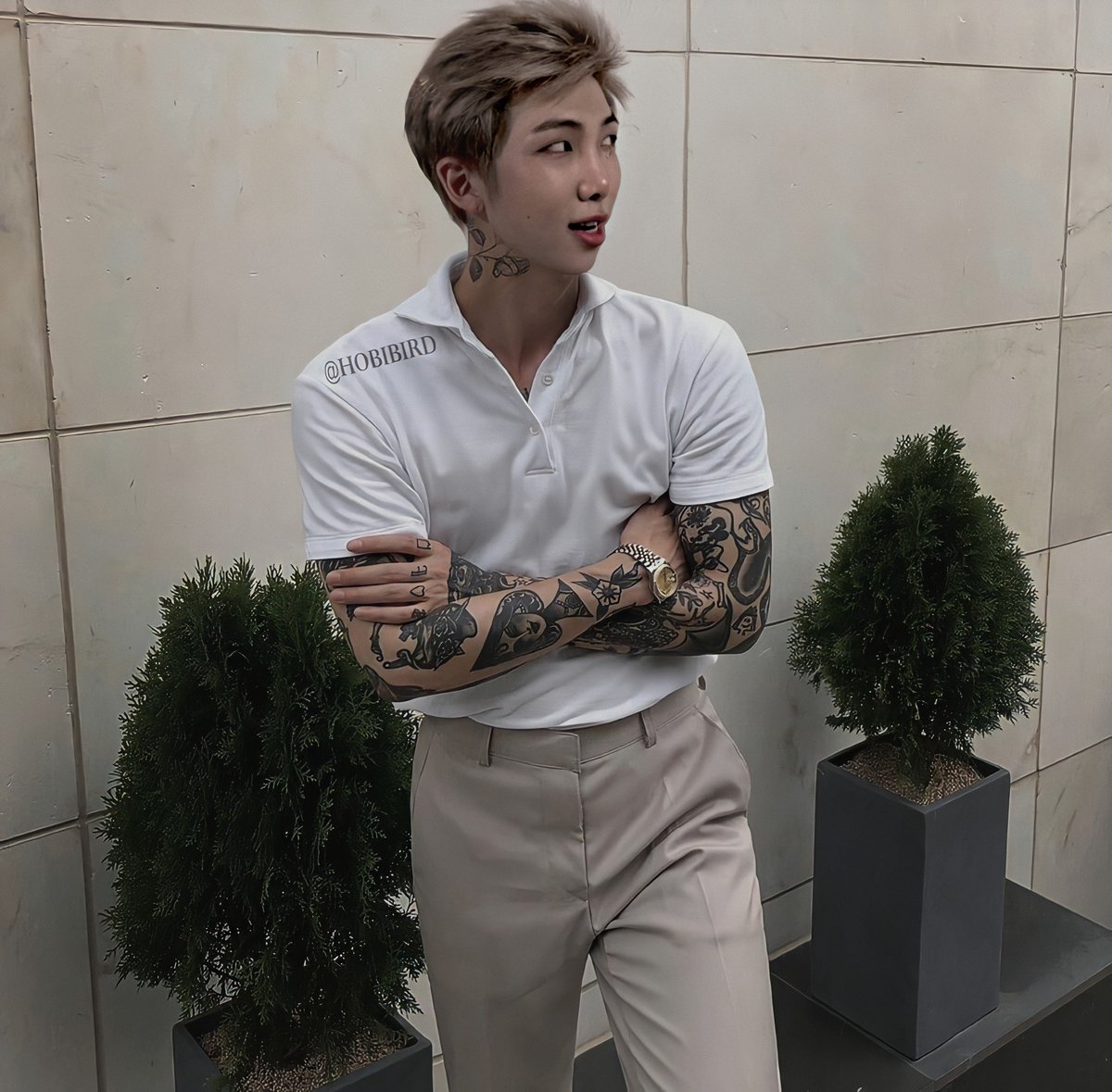hobibird's tweet photo. hello ✌🏻 

#NAMJOON #rm #bts #BTSedits #BTSedit https://t.co/f9kbr8MExf