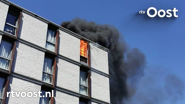 Uitslaande brand in appartementencomplex in Hengelo. #rtvoost.