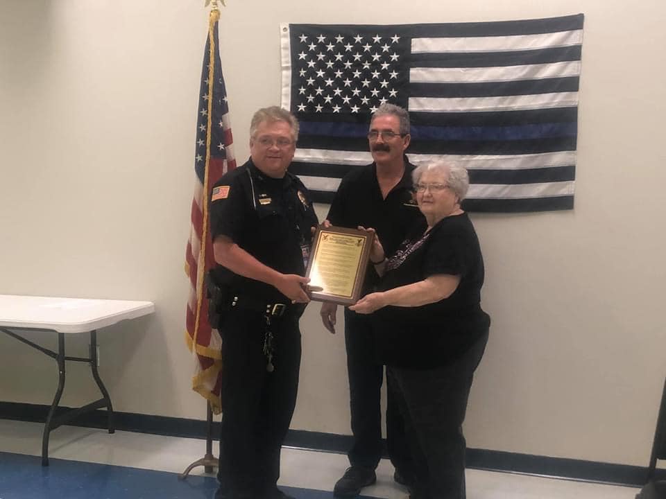 Columbus_NE_PD's tweet photo. Big THANKS to the Fraternal Order of Eagles for honoring NSP, PCSO, and CPD. We appreciate your support! #eagles #nsptroopb #pcso #cpdne https://t.co/2IbOrIMB2e
