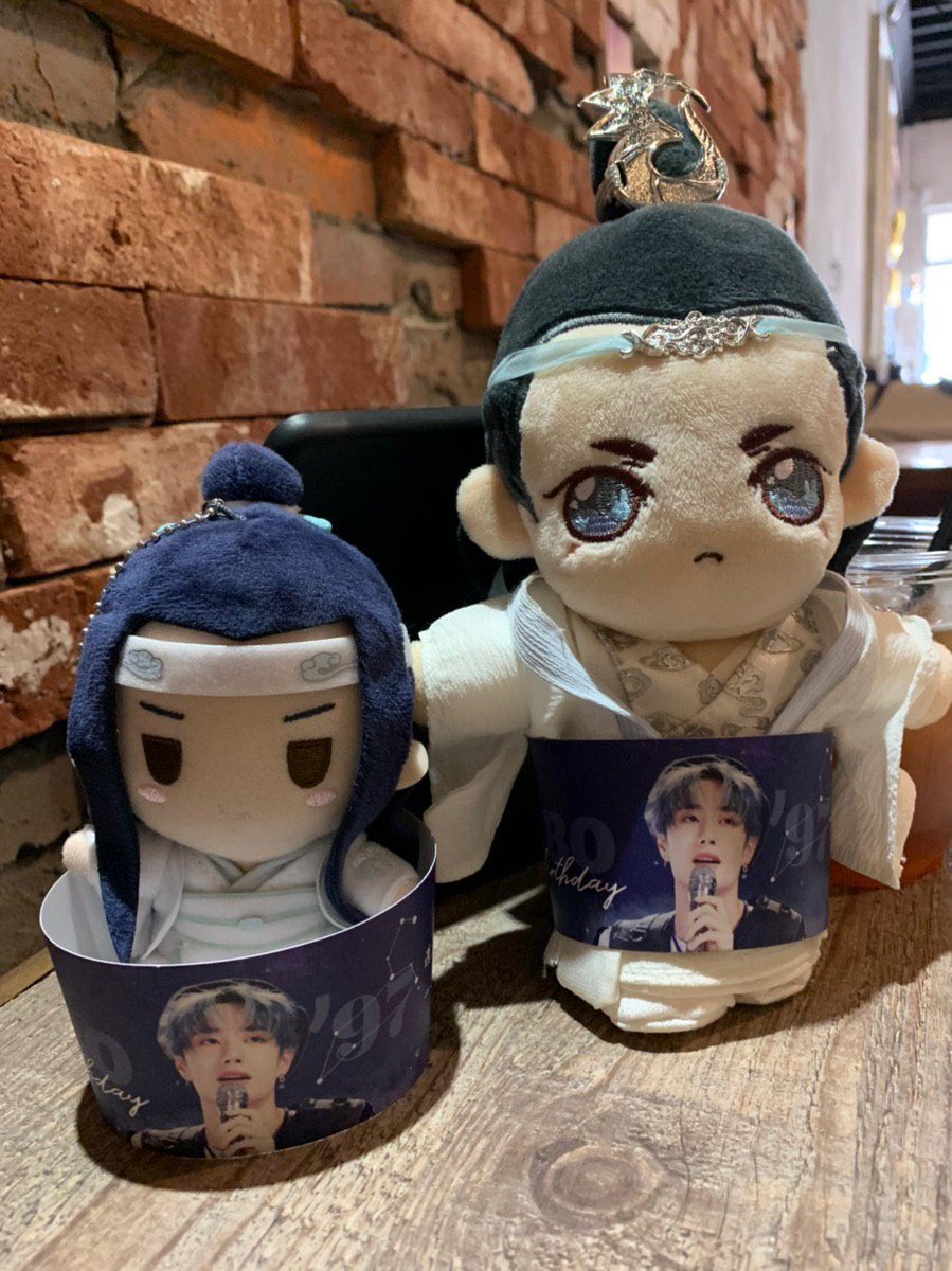 boyounz's tweet photo. had a great time with @withjoons &amp; @yibozhans along with their lwj babies🥺💚💚 seungyoun also got to meet yibo HEH 🦁 thank you @BOYIBO_SG for organising the event 🥰🥰 
#BOarding0805 https://t.co/ie1Rz5jxPH