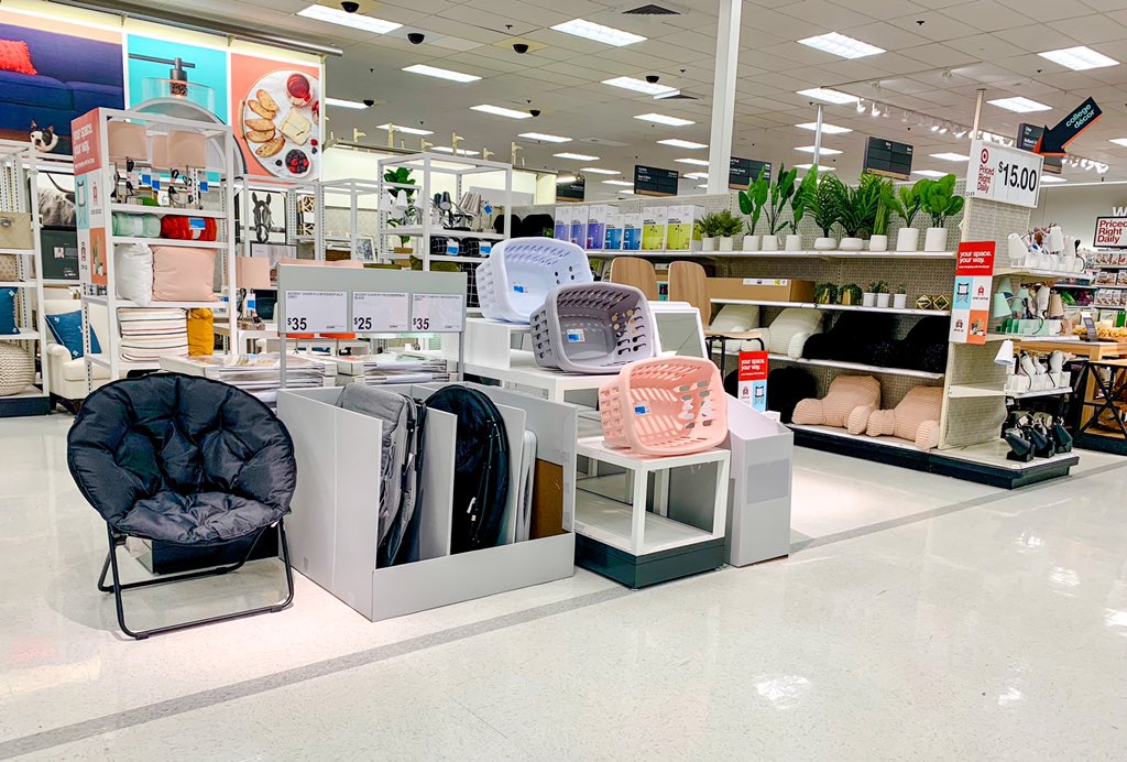 Alexandra_Berg1's tweet photo. Even though things aren’t the norm, we have everything you could need for your dorm ! @ T-0642 @BullseyeBrit @hayleyattarget @nikihcopeland @aldenkooken @TargetJohnV 🎯♥️ https://t.co/62OiET0j9O