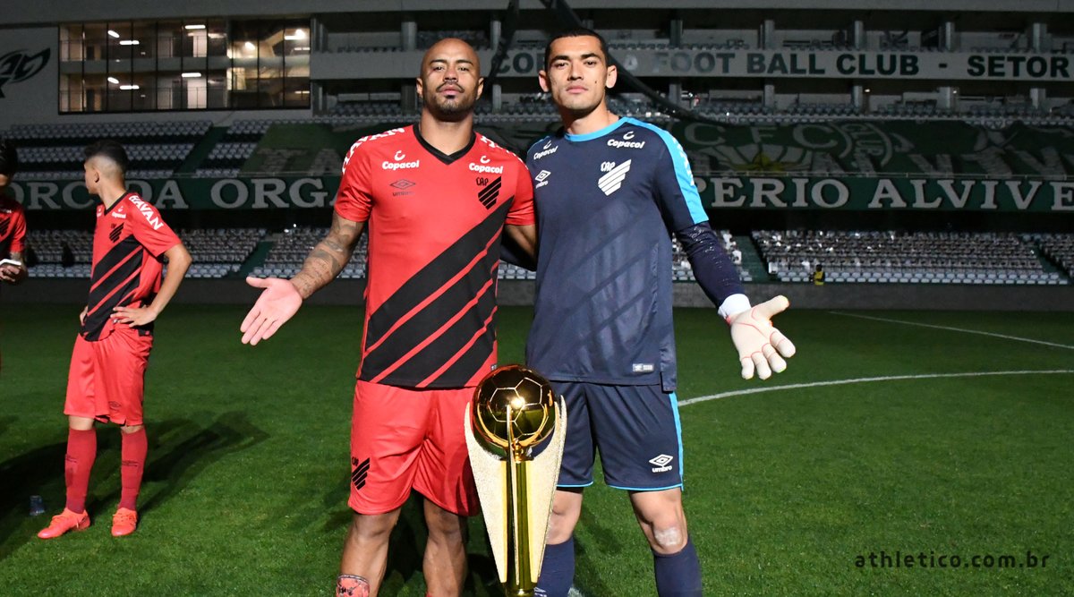 AthleticoPR's tweet photo. Que arroganTRI! 🤣 
#SempreMaisFuracão https://t.co/EMUzYGAObL