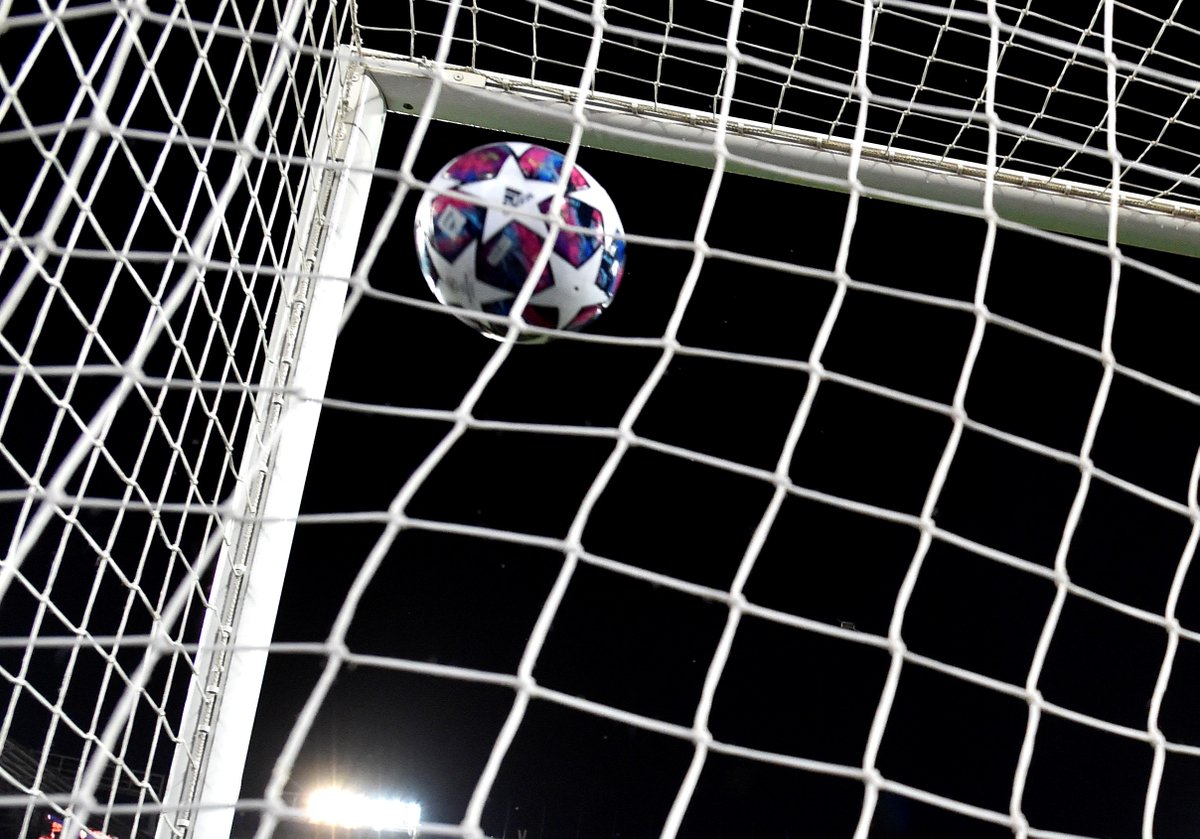 ChampionsLeague's tweet photo. 🙋‍♂️ Pick a goalkeeper to reach this and keep it out... 

#UCL https://t.co/c8Gx40LVzv