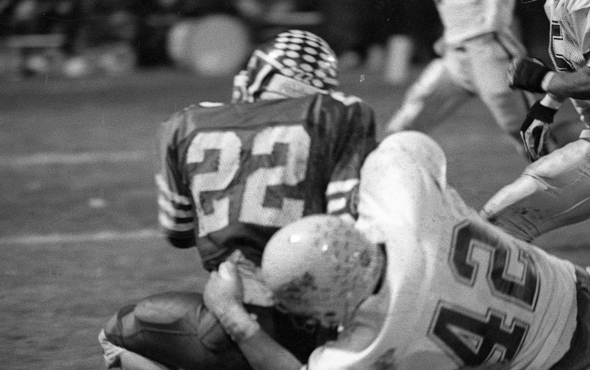 logan_football's tweet photo. 22 days...
Paul Clark was a lightning quick tailback under Clarence Perry from 1986-1988. Clark led the Chiefs in rushing &amp; scoring in ‘87 and ‘88 while winning SEOAL titles.

The ‘87 team was the school’s first playoff qualifier. #gochiefs #forthetribe #tipofthespear https://t.co/oYHqPJXQqc