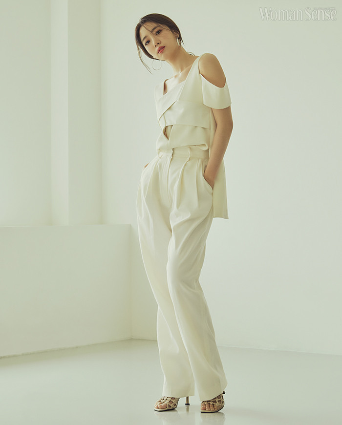 tiaradiadem's tweet photo. Eunjung prepares for her first play, shares how life has changed in her 30s and discusses past works and T-ara's reunion - https://t.co/SIGaZ1z3c1 https://t.co/FVZmL7QQx5