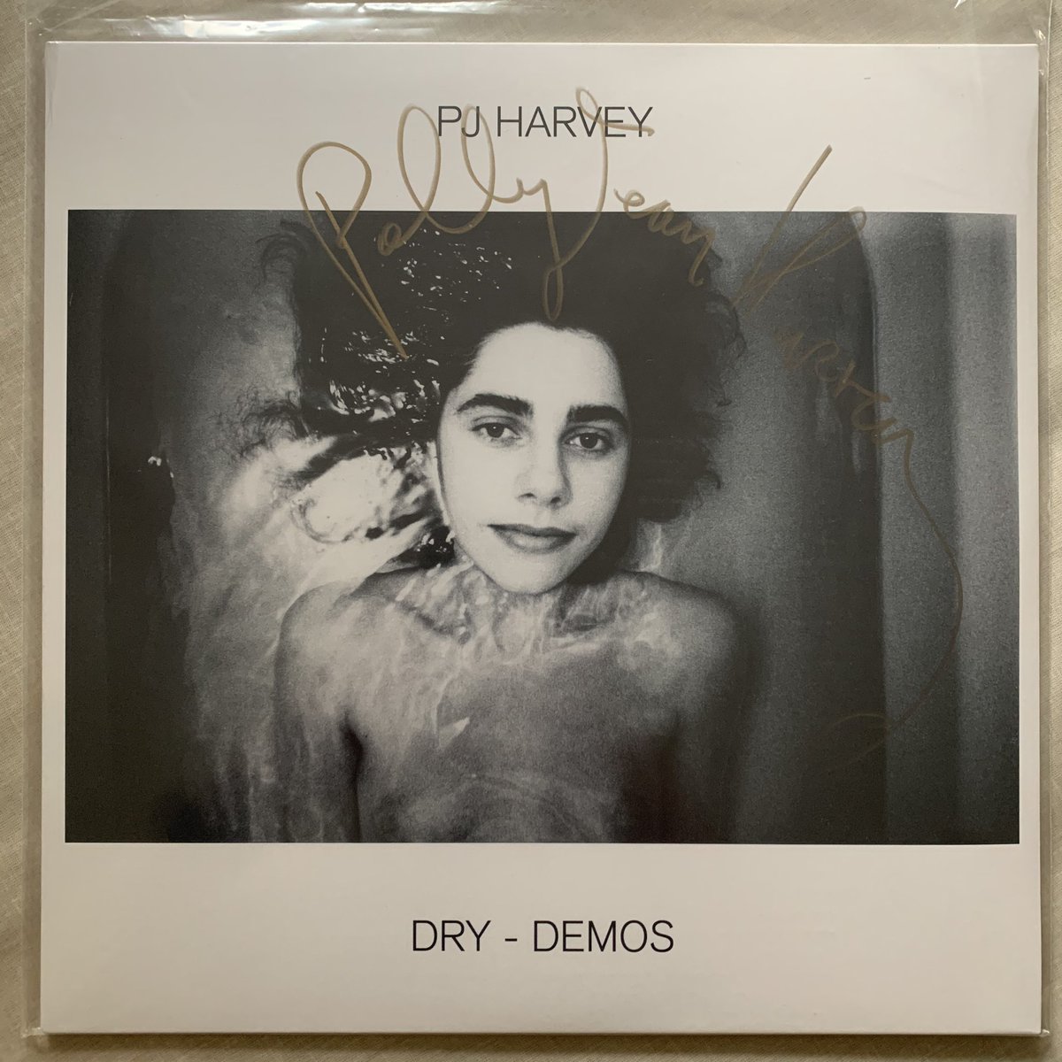 theboytemps's tweet photo. Five albums I can’t stop listening to at the minute, all but one of which I have on #vinyl although I do have a pretty special copy of Dry - Demos 😍
@fontainesdublin - A Hero’s Death
@PJHarveyUK - Dry
@phoebe_bridgers - Prisoner
#DamagedBug - Bug On Yonkers
#Coriky - Coriky https://t.co/UU0tUgsStY