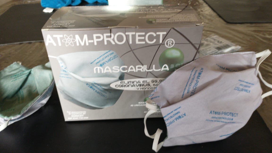 innovacionar's tweet photo. ¿Te enteraste? Investigadores/as argentinos desarrollaron telas antivirales para fabricar barbijos. Se comercializan bajo el nombre de Atom Protect y, al ser bactericidas y antihongos, son más higiénicos y evita que la persona respire sus propios gérmenes: https://t.co/lG2veaGeC5 https://t.co/9FXrmwoZic