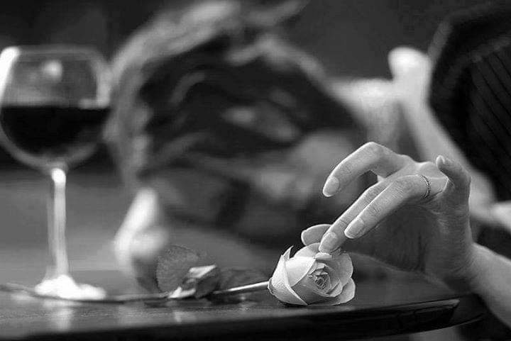 nicotera701's tweet photo. Ti nascondo
in ogni 
pensiero,

nella 
speranza
che un 
giorno
vedrai...

il tuo 
volto
nello scritto 
delle mie
poesie.🌹 https://t.co/FetHfR6lMc