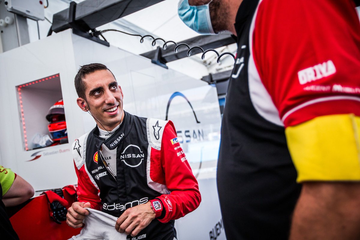 It's 🌞 in Berlin for #ABBFormulaE and <a href="/afelixdacosta/">Antonio Felix da Costa</a> laid down a hot lap for the pole position ahead of tonight's race two (of six) in the season showdown. He'll have <a href="/Sebastien_buemi/">Sébastien Buemi</a> alongside him in P2. Race start is again at 19:00 CET. #PositivelyCharged #BerlinEPrix