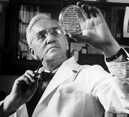 #UnDiaComoHoy de 1881 nace Sir #AlexanderFleming

Biólogo británico, que descubrió la proteína antimicrobiana llamada lisozima y el antibiótico penicilina, obtenido a partir del hongo Penicillium notatum.