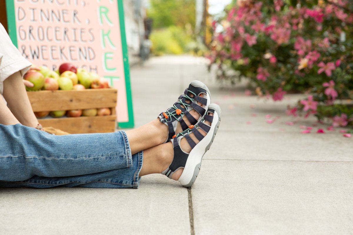 KEENCANADA's tweet photo. Trail to town in the same sandal? Heck yes with Astoria West.
We took our iconic hybrid sandal and gave it a heel lift and a women's specific fit. Hit the link below to shop now.
https://t.co/coLu2BXVNW
#AstoriaWest https://t.co/oQkHw65Xwc