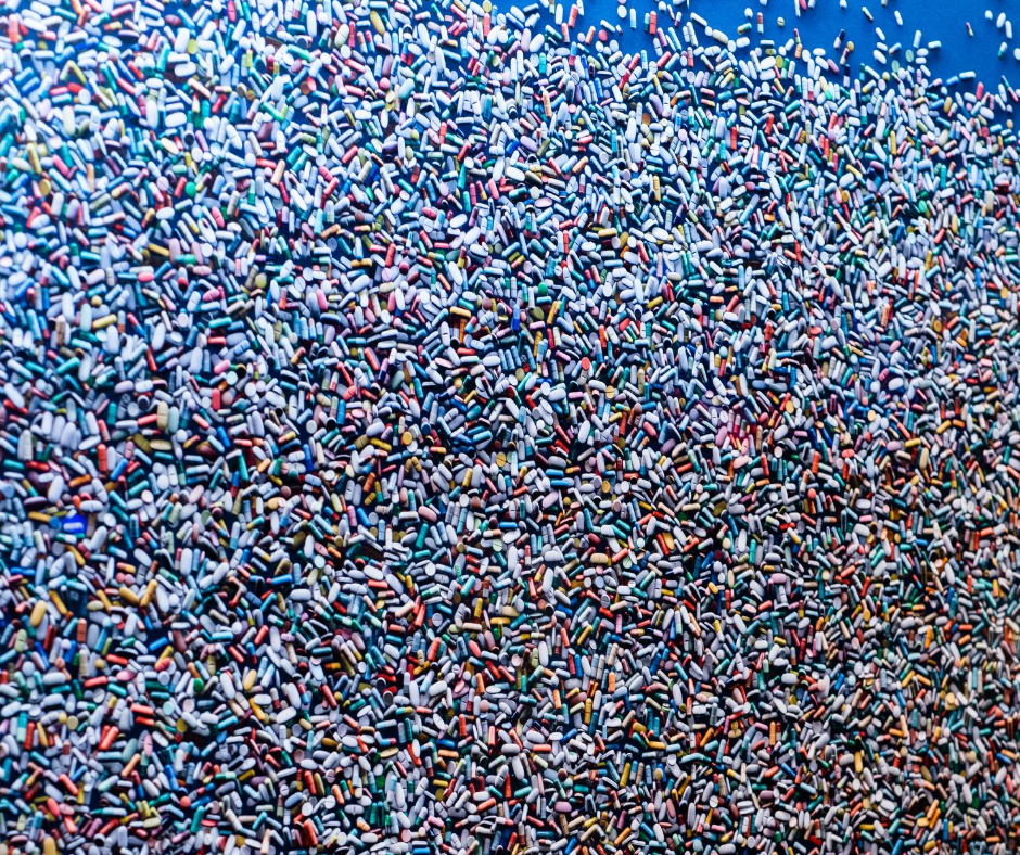 AMResistance's tweet photo. ππ’ππ₯π: Billions & Billions
ππ«ππ’π¬π: Eric Daigh
πππππ π¨π«π²: Photorealism
Billions & Billions is an eye-opening visual into the expansive amount of antibiotics that are prescribed annually β 34.8 billion to be exact.
#AMResistanceFighters #AMRart https://t.co/vFKmYB1TSa