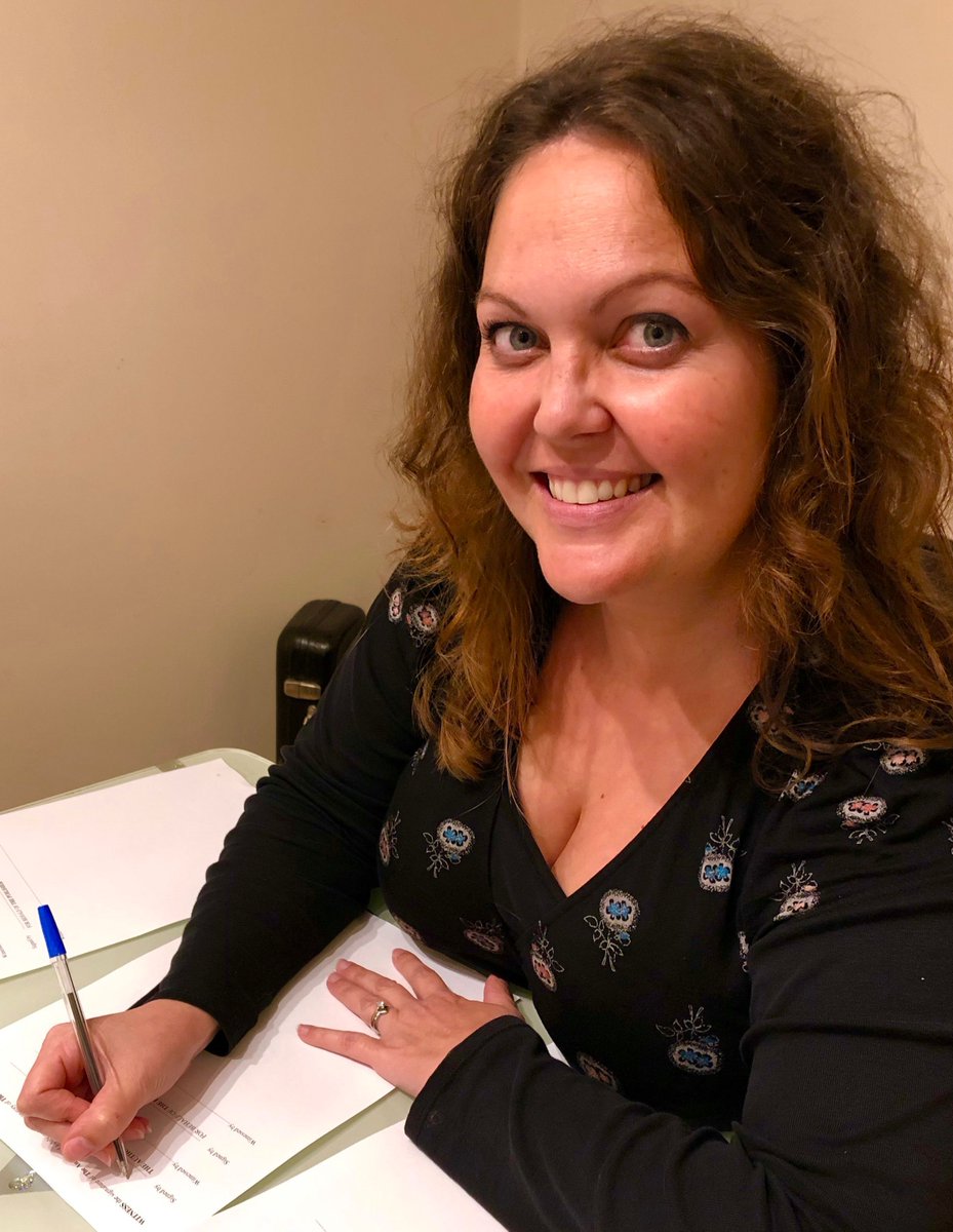 TinyTreeBooks's tweet photo. Announcement #4 🎁

Thrilled to say that we've picked up the Clara Claus junior fiction series by Bonnie Bridgman (@bonniemrsbbh). 1st book will publish in 2021!

Thanks to Bonnie and Helen at @InkledPicks @InklingPress for putting their faith in us again! 💛 #TinyTreeDay https://t.co/fPMjiZsbIf