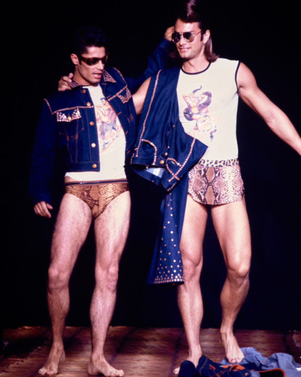 JPGaultier's tweet photo. Macho Macho Men!
#JeanPaulGaultier #Menswear #SS96
Photographed by #PatriceStable. https://t.co/BsNXJNu0FK