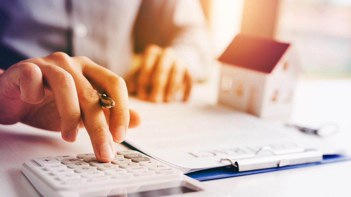 Is it beneficial to refinance your mortgage? Here's everything you need to know:
cindychinrealty.com/should-i-refin…

#CindyChinRealty #RealEstate #Mortgage