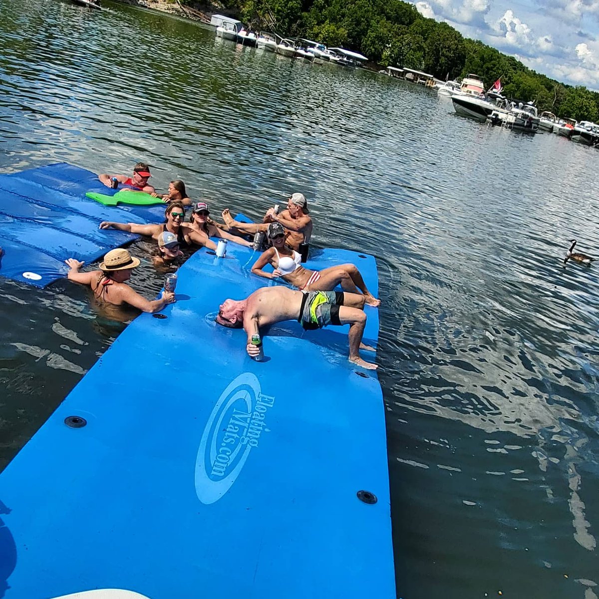 FloatingMats's tweet photo. HUGE end of season sale on FloatingMats!!!⚓🛥😎
While supplies last, 25% off #GrandMat #GrandMatDeluxe
#OceanMat
#OceanMatDeluxe
Remaining stock will not last long.
🇺🇸 MADE IN THE USA🇺🇸 https://t.co/7AFUWnTNwP
