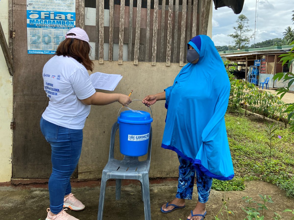 Amid the #COVID19 pandemic, UNHCR Philippines in partnership with <a href="/ACTEDPH/">ACTED Philippines</a> and in coordination with @bangonmarawiph distributed hygiene kits to 345 forcibly displaced families in Sagonsongan Transitory Shelters in #Marawi City.⁣ In times of crisis, we stay and deliver.