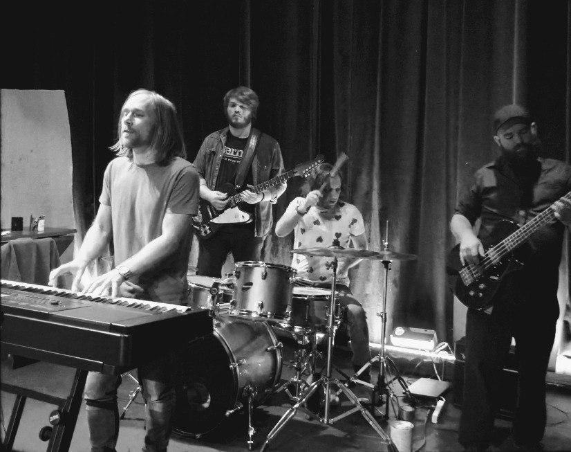 wepluggoodmusic's tweet photo. Indie rock band @ThirstyCurses has released the music video for their latest single ‘Bruises On Your Shoulders’. The song embodies a variety of rock ‘n roll, punk, folk, country, prog rock, 90s alternative and pop

Watch it here: https://t.co/LvBkrVNCeq

#MusicNews #ThirstyCurses https://t.co/m7dawLX9zN