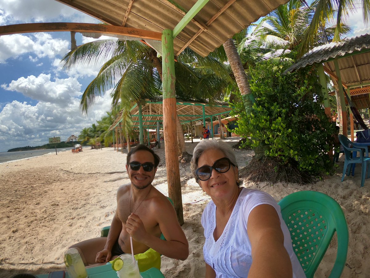ChicoAmaral's tweet photo. Rolê pro cutelo com a futura sogra se alguém #Cotijuba #Cutelo #Belém #GoPro https://t.co/511DsfNURs
