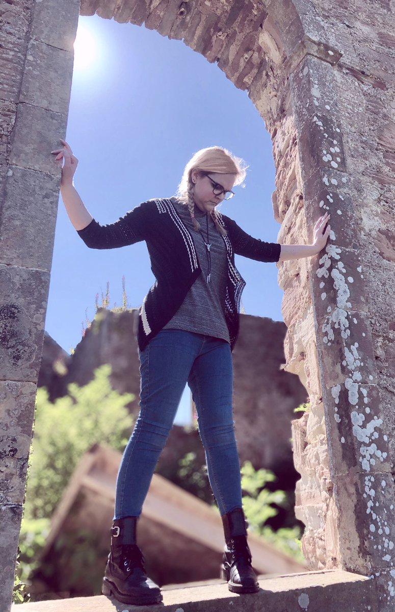 ailsarocks's tweet photo. I love showcasing through https://t.co/7qtqbWNlvr that clothes can be cherished, worn again and again in so many ways... or look just as cool with your fave ol’ faithful jeans. 💫💫💫 #shamelessselfpromotion #adventure #preloved https://t.co/W5NCBsItVa