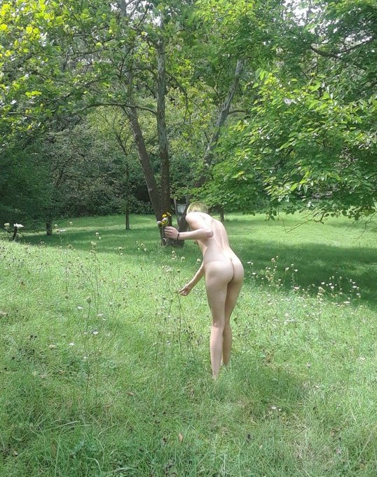 Nude camping is the best ✨ the full set is on my onlyfans!!   https://t.co/vzCxUux5Fo https://t.co/T