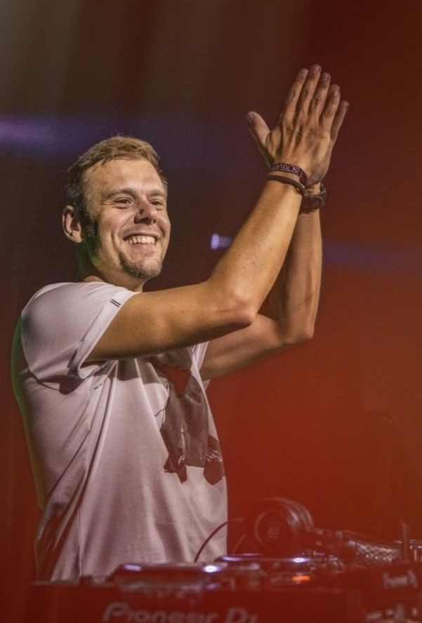 Wendy_Sokoloff's tweet image. Happy #ASOT975 Robert and all mentioned here 🎵🎶🤗🙌💯