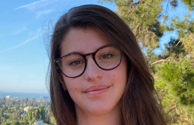 lisay_chen's tweet photo. At 17 years old, Ariela Leventhal has accomplished so much and it seems like there's still more she wants to tackle! Very inspirational story about one of this year's #BofAStudentLeaders, check it out here ⬇️ https://t.co/l3DFI2mY7e https://t.co/J0ibxSfrgU