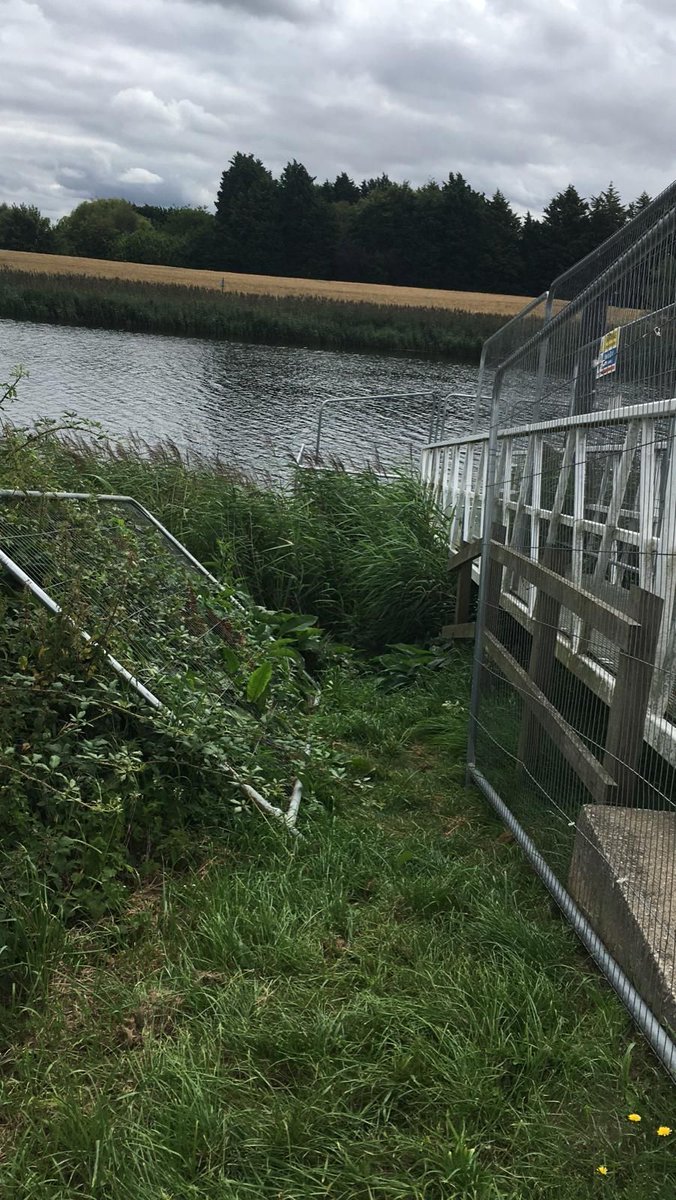 Ang_WaterwaysEA's tweet photo. Cases of fencing damaged at #WiggenhallVisitorMooring on the #ReliefChannel, #RiverGreatOuse an @EnvAgencyAnglia #waterway. Gate was also left unlocked at #StowbridgeVisitorMooring. Please ensure gates are locked & report any other issues to EA on 0800 80 70 60 at any time. Thanx https://t.co/Qka7tmSpUV