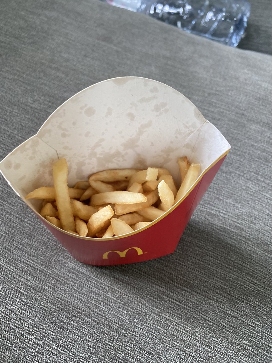 heidibex82's tweet photo. Is it anybody else’s pet hate to come back home from the McDonald’s drive thru to this measly portion of chips @McDonaldsUK #mcdonalds #horsforth #fries #tight #portioncontrol https://t.co/BiNKxRz8hV