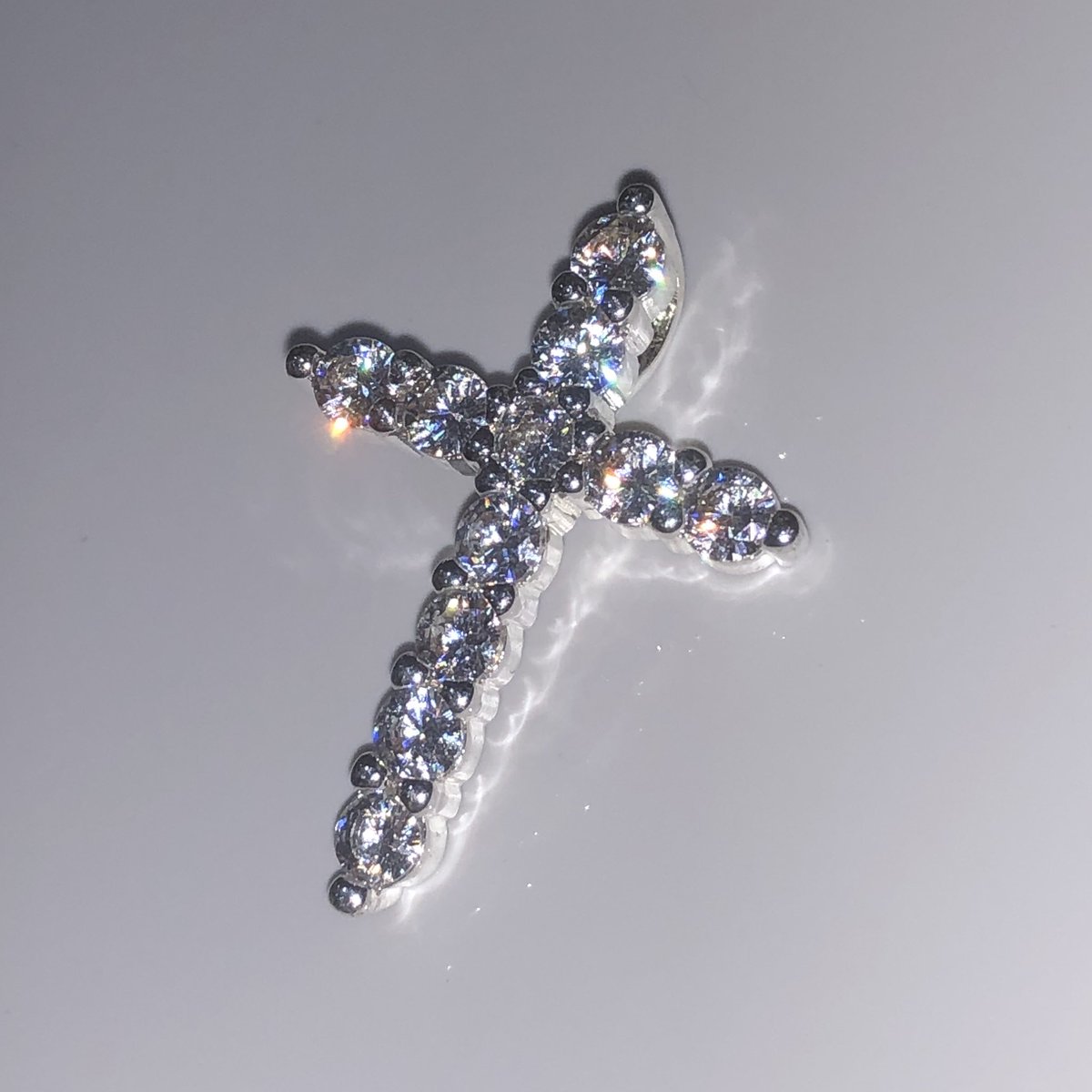 The Cross Pendant is now up and in stock on our website! Check it out on shoplucidum.co.uk 

#diamond #chain #ice #jewelry #jewellery #cubiczirconia #billie #billieeilish #crystals #silver #gold #rosegold #lucidum #shoplucidum #tennischain #rings #cubanlink #female #male