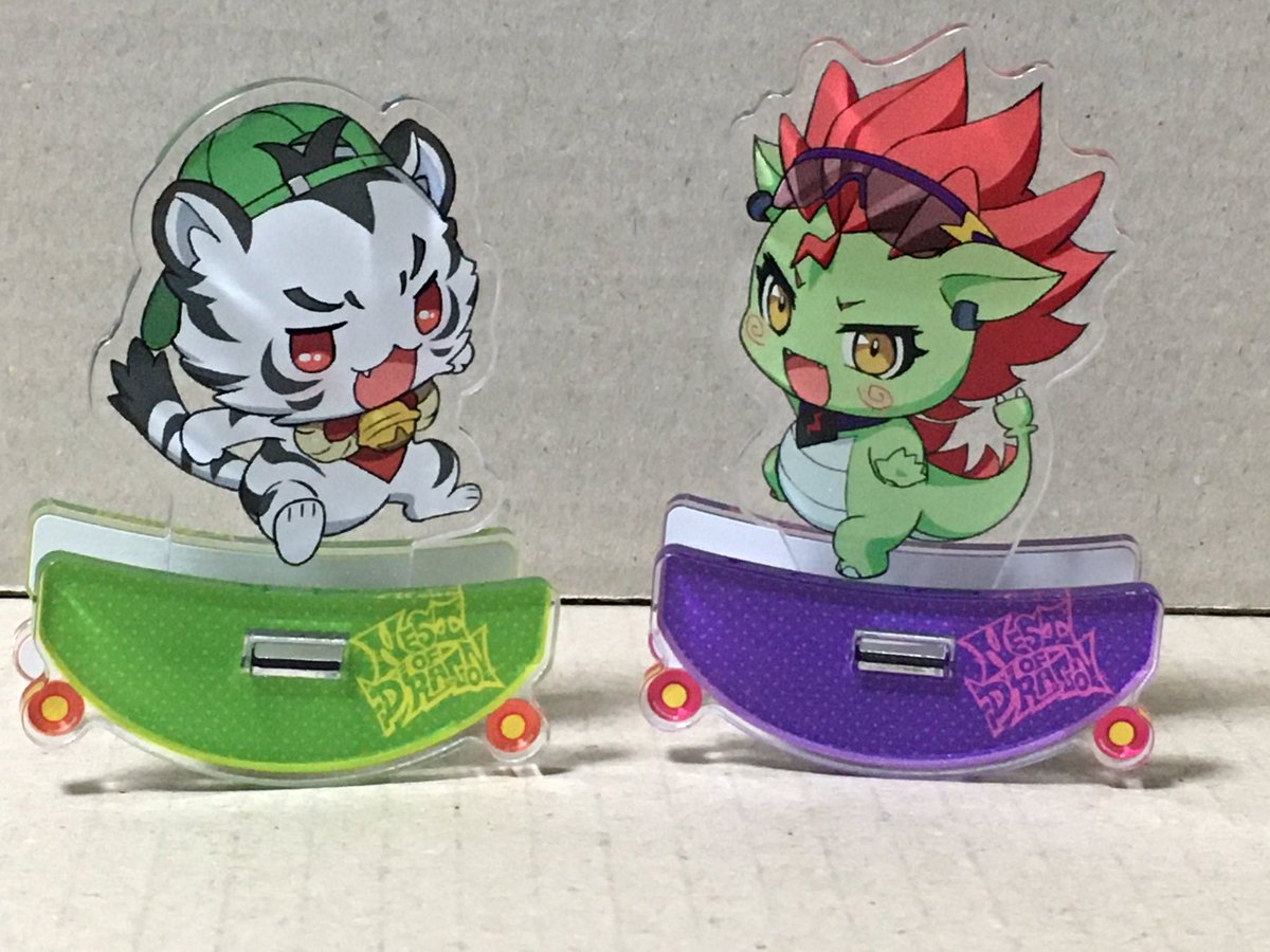 sarasa_pripara's tweet photo. マンガ展のサイトで通販した、トラチとドラチのゆらゆらアクスタ届いた〜
ヽ(´▽｀)/

期待してたようなゆらゆら感は無いけど、かわいいから良し！

本当は池袋のネストオブドラゴンもアニカフェもPSカフェも行きたいけど…
(´Д` )

#kipri https://t.co/lSeKKgmOPA