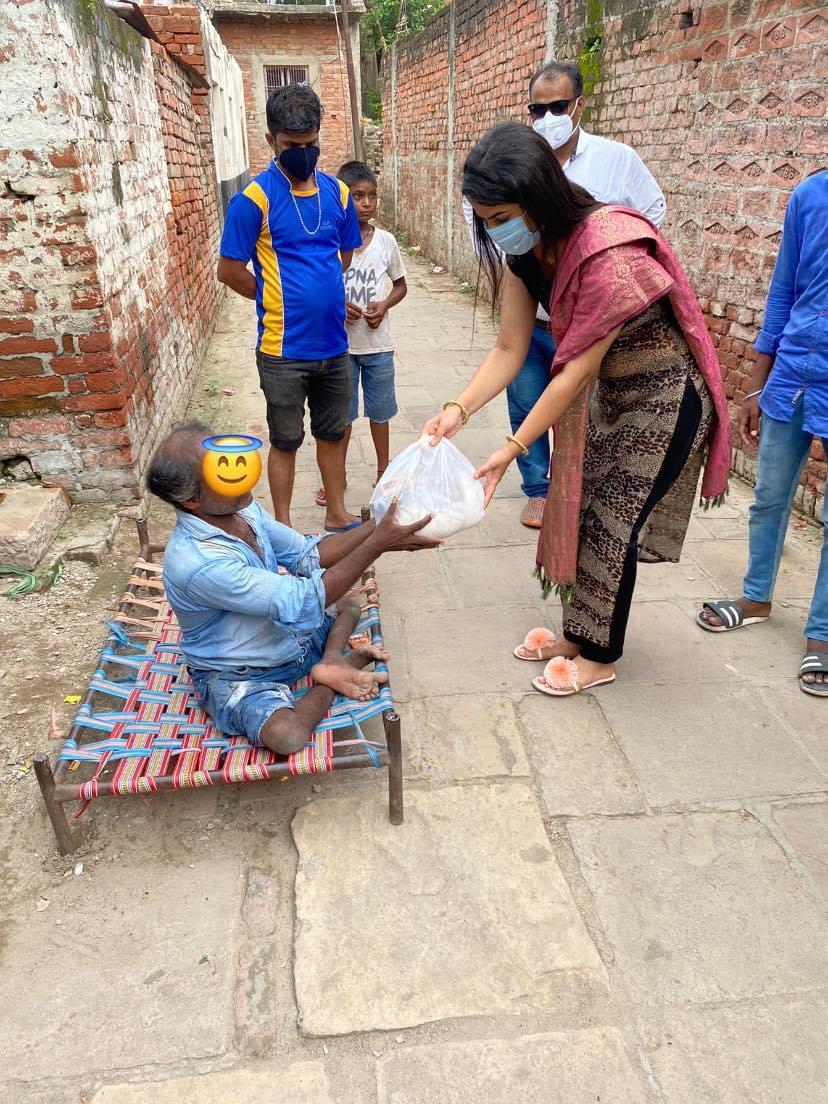TausifA72037733's tweet photo. #day123 #roshnikushaljaiswal #congresskisipahi #muhim #divyang #vidhwa ki aarthik madad #rashankit distribution #aage bhi ye madad jaari rahegi
2022 MLA Roshni ji
@roshnikushal @TausifA72037733 @FaizanA56814016 @RahulGandhi @MdIrsha38296685 @MdFaiza23589991
#tausifmodelofficial https://t.co/zsAYUqY9gZ