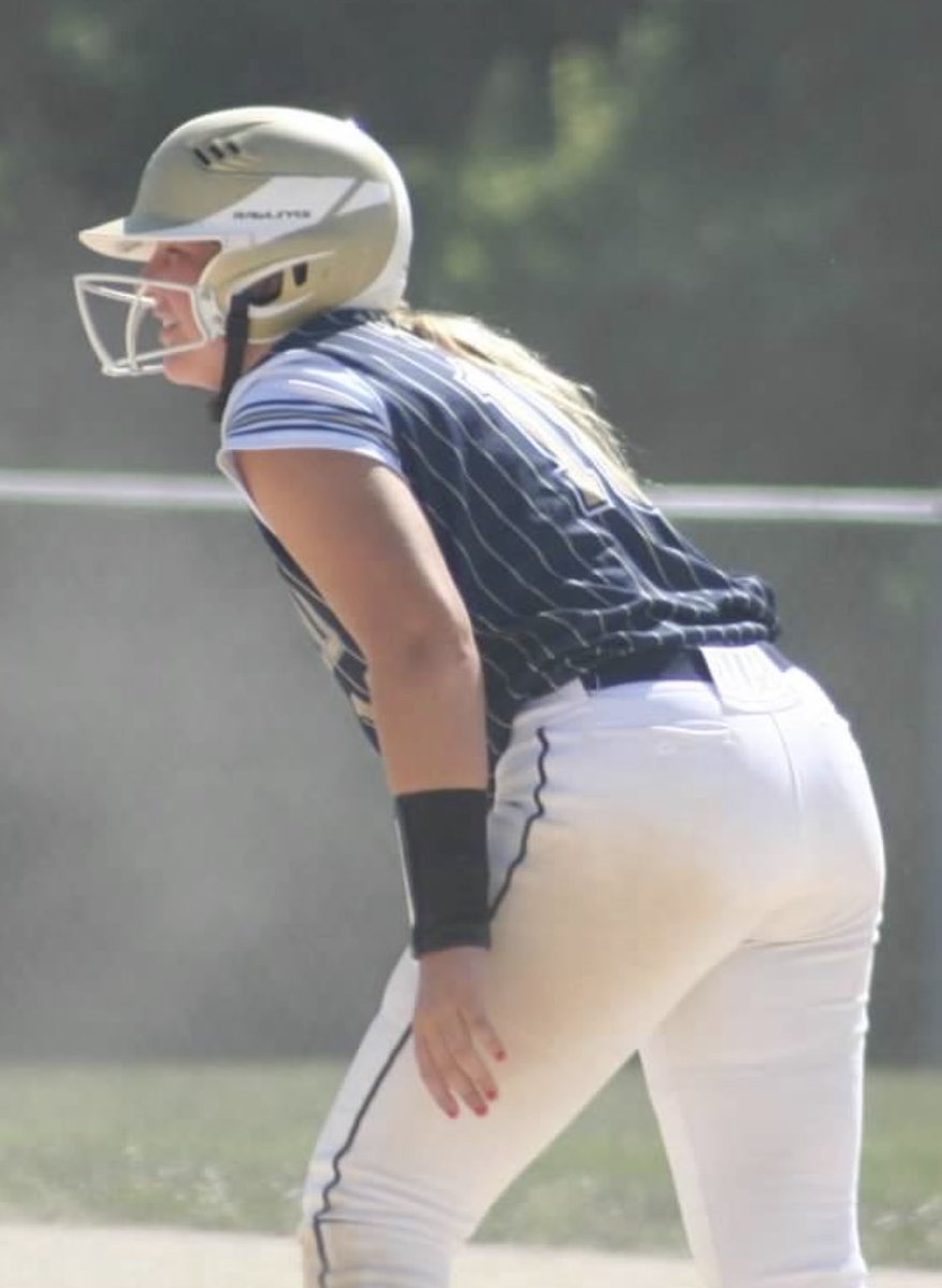 SDGold02's tweet photo. @USFCougars_SB is getting a great teammate in #18 Shayla Shaver! 

📖: Nursing 👩🏼‍⚕️
Fav 🥎 mem: first ever 🥎 state title for OG (at 1am!)
Random Fact: I’ve had plastic surgery 🤭
SB taught her: even through all the failure you face, there is always a reason to get better. https://t.co/gmWNAOrfDi