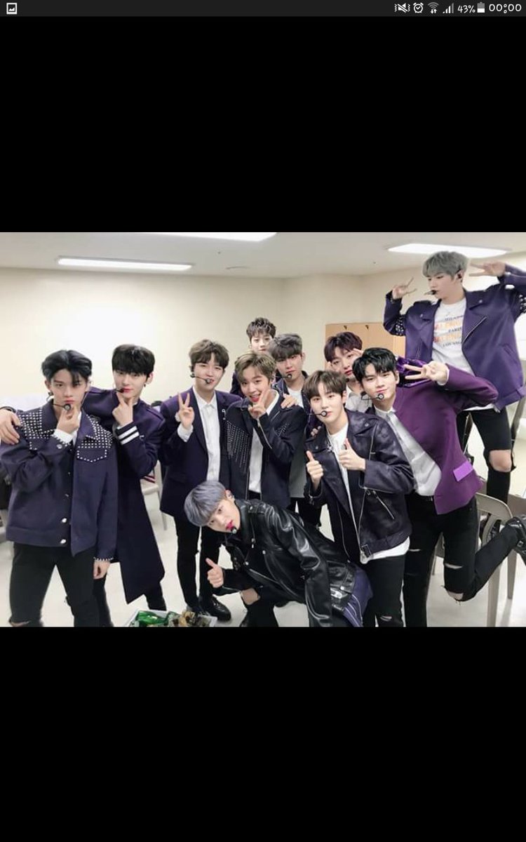 Nhi0108's tweet photo. Chúc mừng WannaOne và Wannable đã bên nhau được 3 năm 
#우리워너원_3주년에도_사랑해
#ThreeYearsWithWannaOne https://t.co/Gz9yCzGFKH