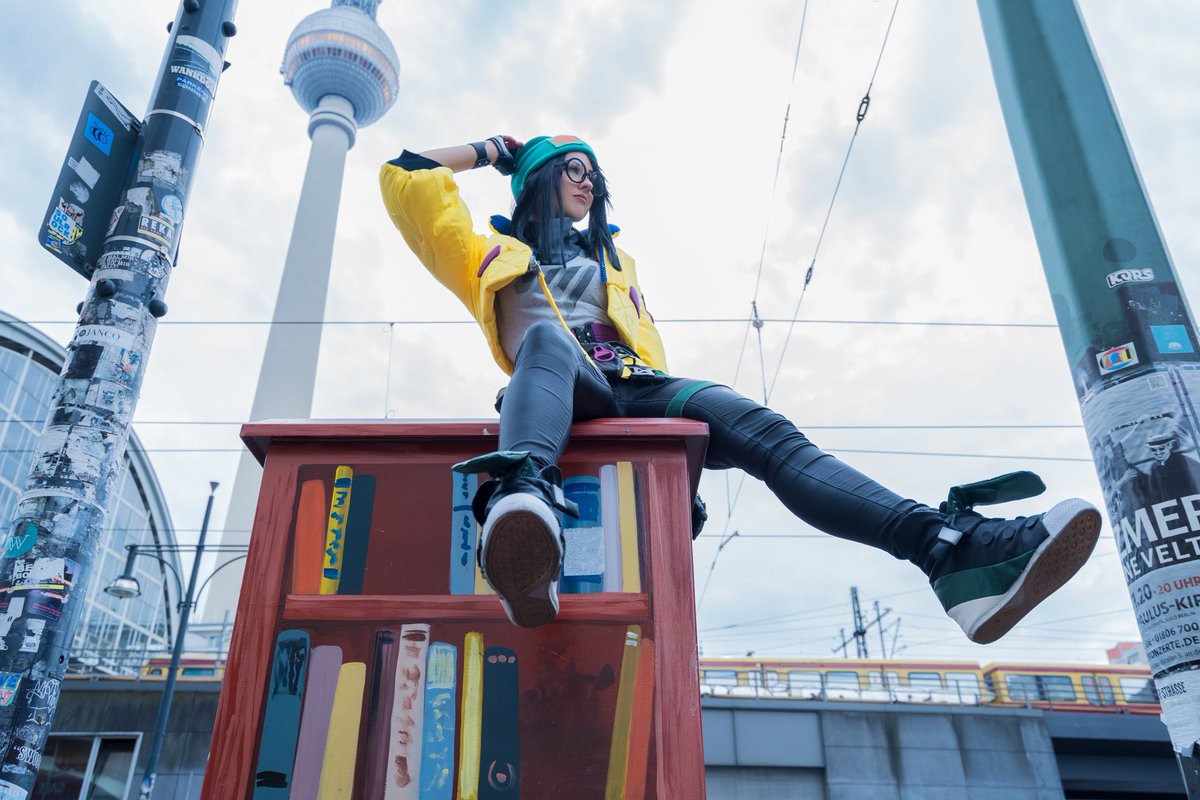 farbenfuchs's tweet photo. Hi I'm Killjoy 💛

Cosplay for @valorantde @riotgames 
Photos by @ShatteredPhoto 

Thanks for all the lovely feedback!! Did you already play her?
I made the cosplay in 1,5 weeks and I guess the jacket was the hardest part to sew! #killjoy #killjoycosplay #valorant #werbung https://t.co/sfRSsQ70VE