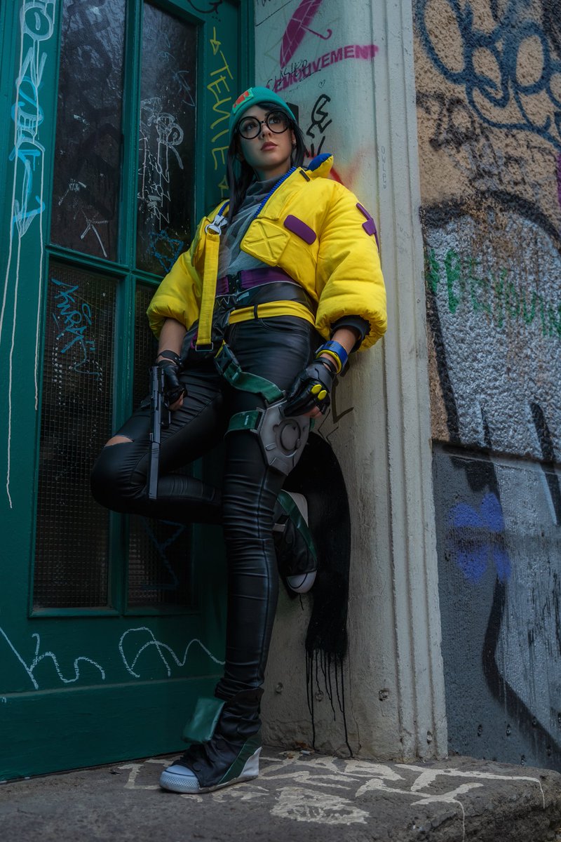 farbenfuchs's tweet photo. Hi I'm Killjoy 💛

Cosplay for @valorantde @riotgames 
Photos by @ShatteredPhoto 

Thanks for all the lovely feedback!! Did you already play her?
I made the cosplay in 1,5 weeks and I guess the jacket was the hardest part to sew! #killjoy #killjoycosplay #valorant #werbung https://t.co/sfRSsQ70VE