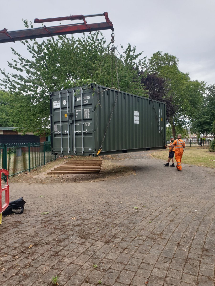 's tweet image. What's in the box, what's in the box? ... It's an Inclusive Cycle Hub! 

All thanks to our #HealthyStreets Officers, @TfL , @LBofHounslow  and @Bikeworksuk

Join us for our first session this Saturday. More details in the flyer. Book a place here 👉🏽is.gd/HitnAn