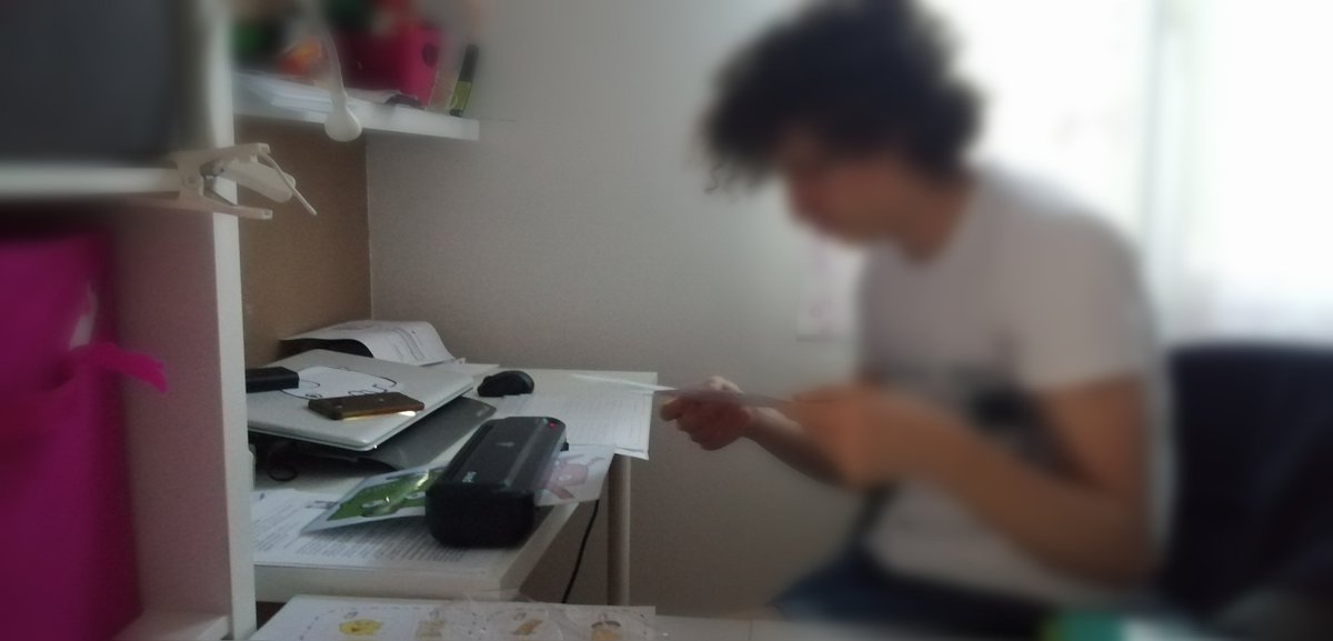 Paskal_ine's tweet photo. -Ton dos!!, relève la maman.
-Euh, dis pousse pas. Jplastifie déjà pour toi...rétorque l'ado.
#monfiston
#exploitationfamille https://t.co/Rq2WiLux4g