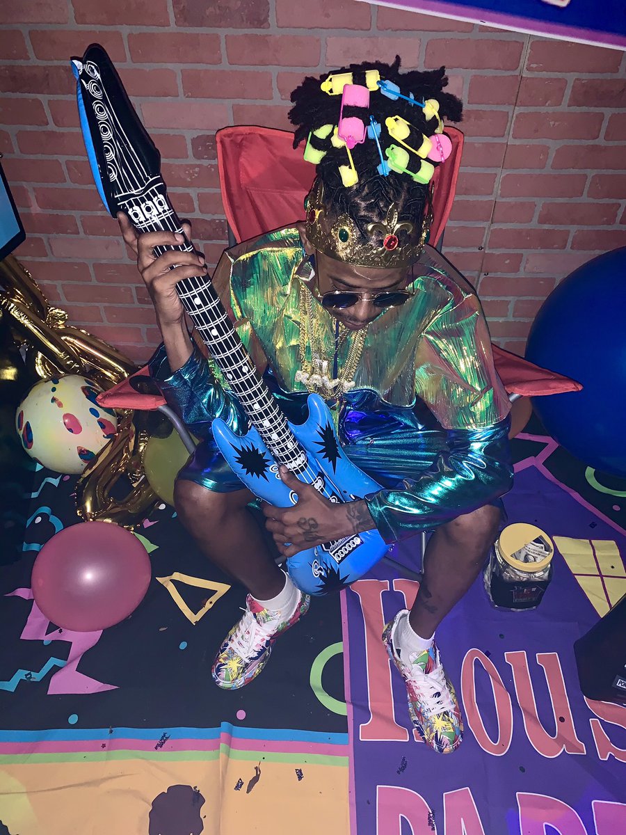 ForeverKavy48's tweet photo. The media promote the fake, they just stamping da shit.. You dont wana see me beefin' stop amping da shit! #DIRTY30🥶 #ITSMYGDAY🥳 #KINGDAY👑 #LEASEASON♌️🦁 #BDAYIN3DAYS🥳 #KAVY'SFREE👐🏾 #LLC👼🏾🤞🏾 #LLJAI🕊 #LLDRE🕊 #LLCHOP🕊♿️ #RIPLILCHUCK🕊🙏🏾 #LLROB 🕊 #4310‼️ #LLOURSOLDIERS🕊😇 https://t.co/v3giDWnWvR