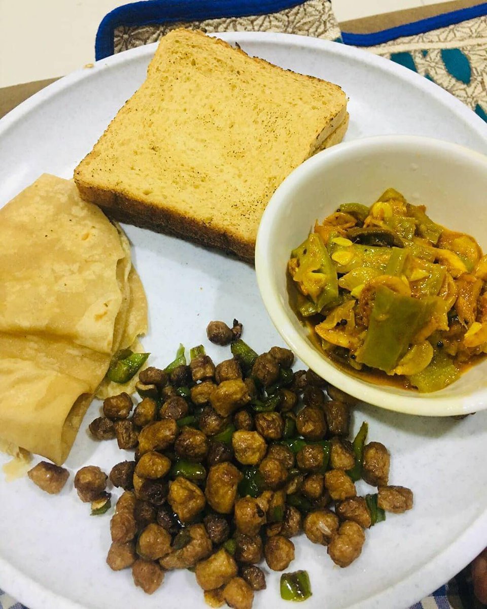 Would you like that dinner 🍲?
#2020worstyear 
#Foodie 
#protein 
#dinner 
#pease 
#bread