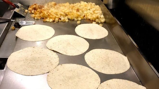 OPH_SouthSound's tweet photo. Look at these warm tortillas about to be turned into delicious breakfast burritos 😋  Stop by for curbside pick-up between 6am and 9am, Monday thru Friday and get a breakfast sandwich or burrito and beverage for only $7.99!

Order here 👉https://t.co/Hauu3Y0TB3 https://t.co/nXXXQXhris