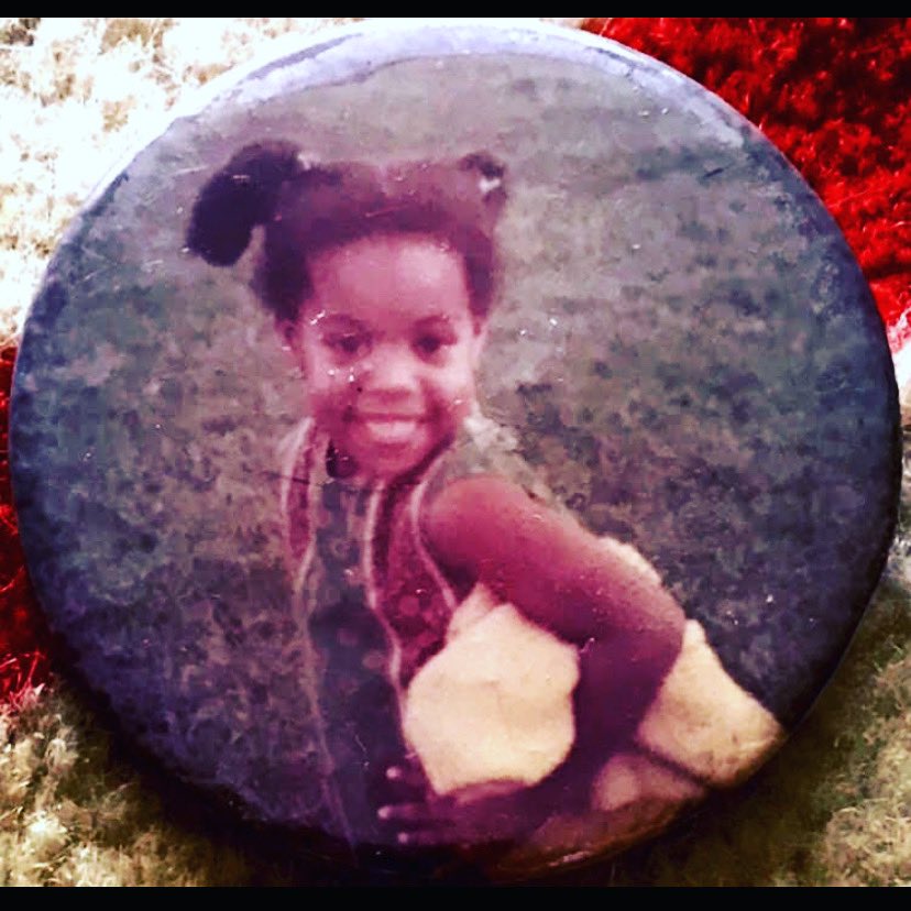 TangieAmbrose's tweet photo. “Look #sexy Tangie!” 😅😂🤣
And BAM! I made #adollar ! Only thing you can’t see is how I thought looking #sexy meant #blinkingmyeyes !
It’s #throwbackthursday and I’m #throwingitback to #littlegirl Tangie !#putyourhandsonyourhipsandletyourbackboneslip ! #heavenhi https://t.co/9NnlKtGn4s