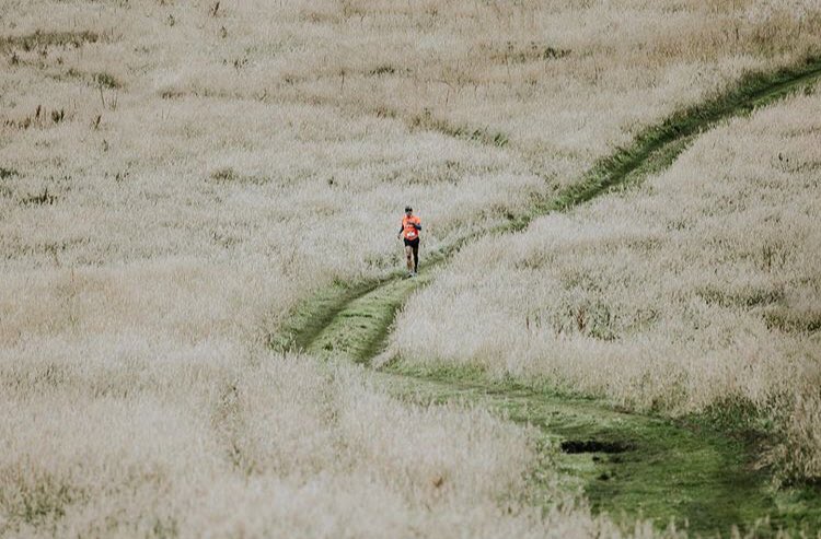 Que importa los K por correr, con estos parajes tan increíbles a uno se le olvida que está en una competencia y solo se dedica al gozo visual. 🌾🌾🌾🌾🍃
#tbt Carrera LA CALERA por <a href="/NewBalanceCO/">New Balance Colombia</a> 
📸 @Juanlacentral
