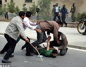 hoseinrazzagh's tweet photo. لیدرهای ستاد #ميرحسين_موسوی در حال توطئه و حمله به مردم بی دفاع!
#دروغگو_دشمن_خداست https://t.co/7xnuSq2w0g