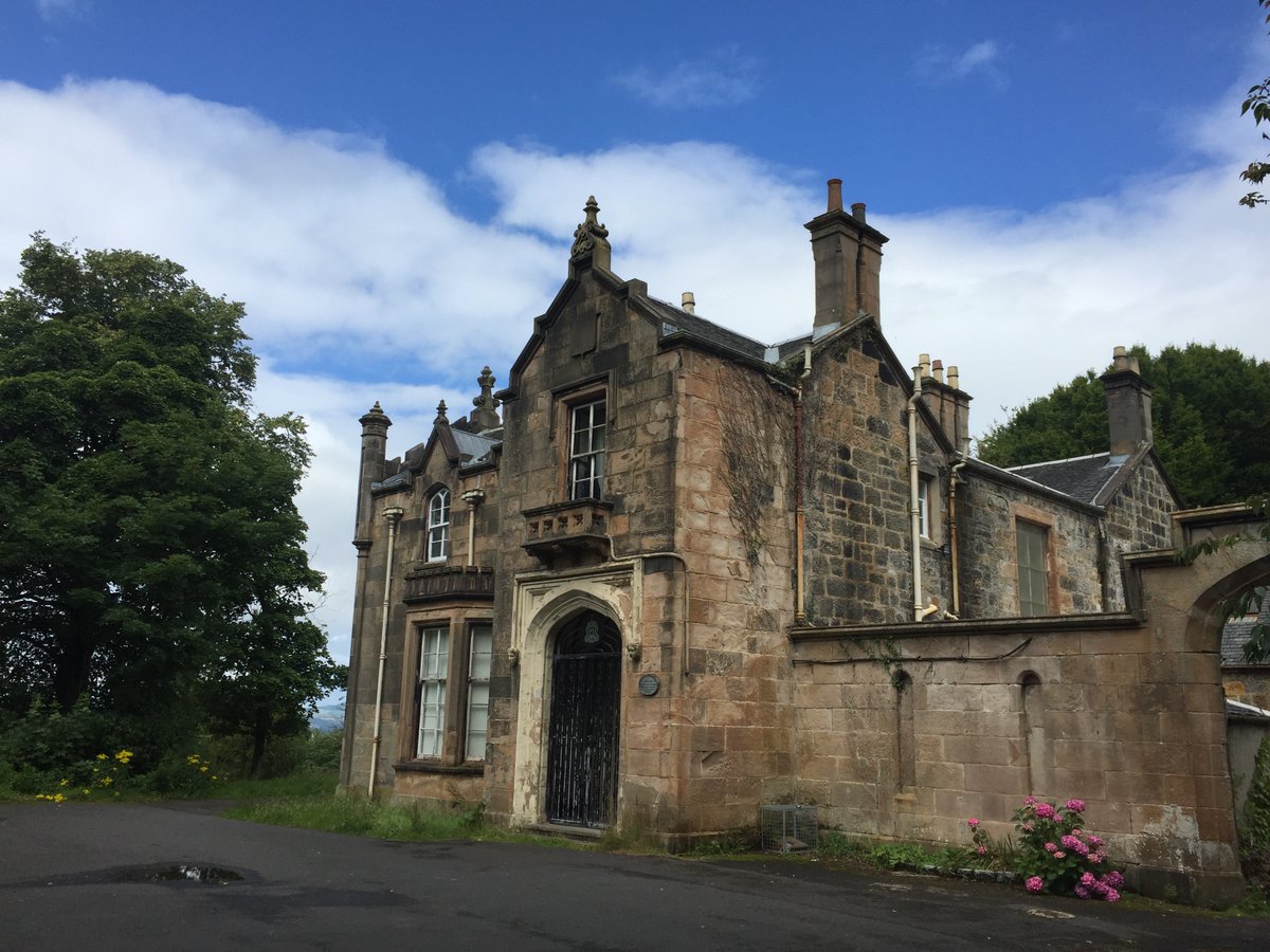 Our next stop is Mosesfield House. The house was built in 1838 by the office of architect David Hamilton, for a bookseller called James Duncan. Hamilton’s work also includes the Royal Exchange and Hutcheson’s Hall.