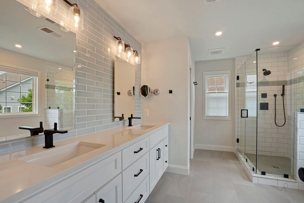 TSRhomes's tweet photo. That spa-like feeling in your own Master Bathroom? ✨ Yes please! 🙋‍♀️ Experience luxury in this gorgeous renovated Master ensuite with an extended quartz vanity, plenty of space for everyone's things 😍 https://t.co/pR33LjKnJB

#arlingtonrealestate #listwithtsrhomes #tsrhomes https://t.co/ghvqTfHdqX