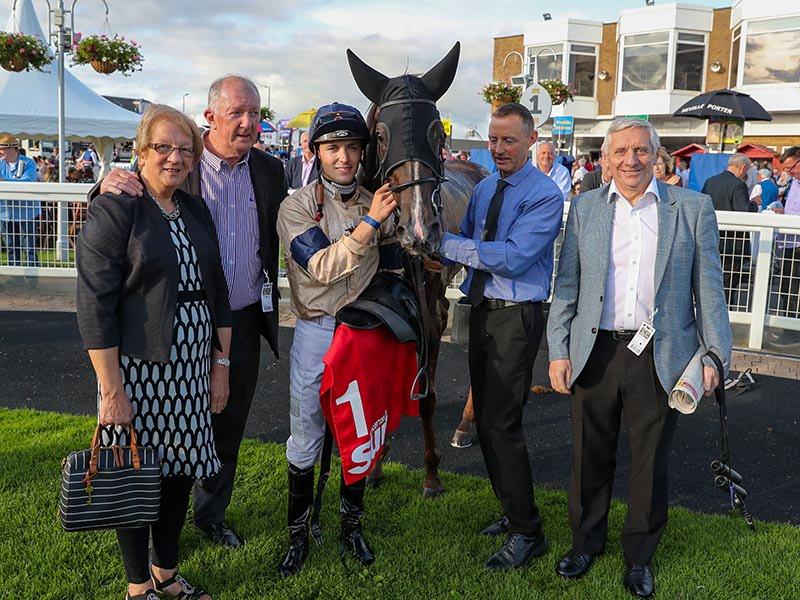 HambletonRacing's tweet photo. Here's our #ThrowbackThursday to the lovely Dandy's Beano who won at Ayr last August. This was her fourth win of the season for the @kevinryanracing teamπ₯π₯π₯π€©π #DandyMan #FourTimer #FlyingFilly https://t.co/5twUZ2uKSO