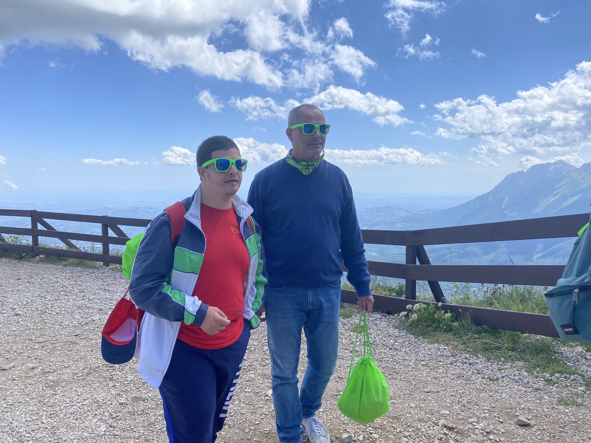 FiorettiPiero's tweet photo. 📌 Montagna #amica ed #accessibile 🏔

➡️ L’ordinario diviene straordinario sulle vette del #Gransasso con i ragazzi scalmanati di Rurabilandia 🥳

#Lega #LegaAbruzzo #montagna #buongovernolega #accessibilitàuniversale https://t.co/iSqh064Smf