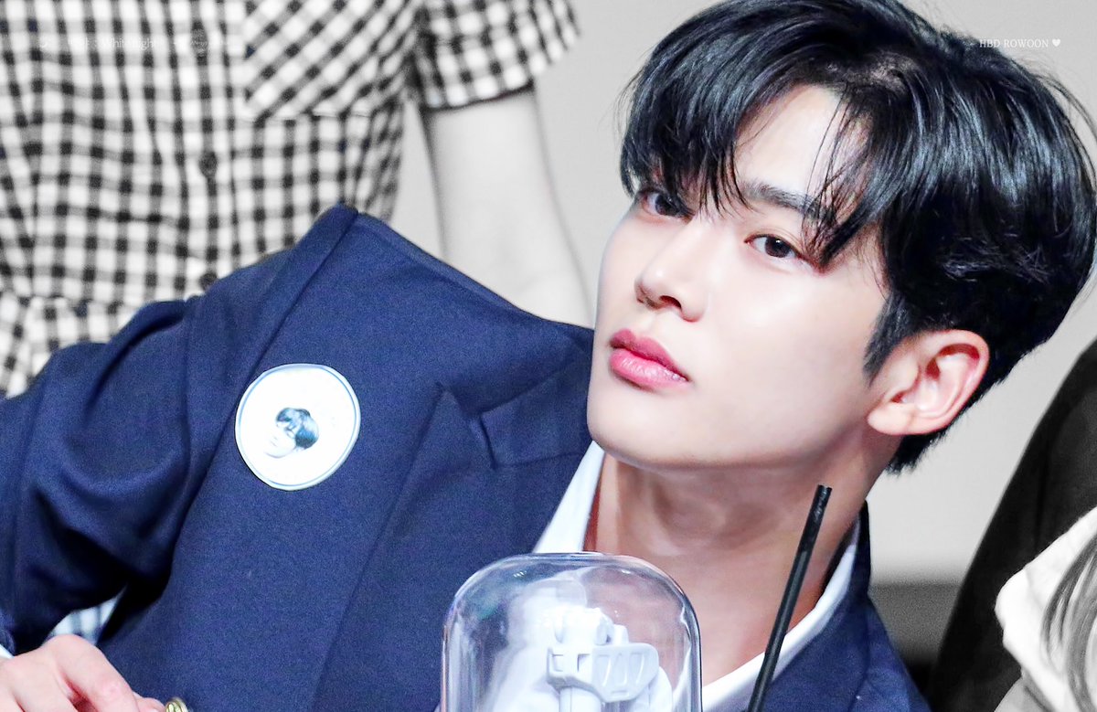 whitenight_228's tweet photo. 떼구리야 생일 축하해 ❤️
#HAPPYROWOONDAY
#떼구르르_우리에게_온_로운
#SF9 #에스에프나인 #로운 #김석우 #ROWOON @SF9official https://t.co/wkDABaWnBo